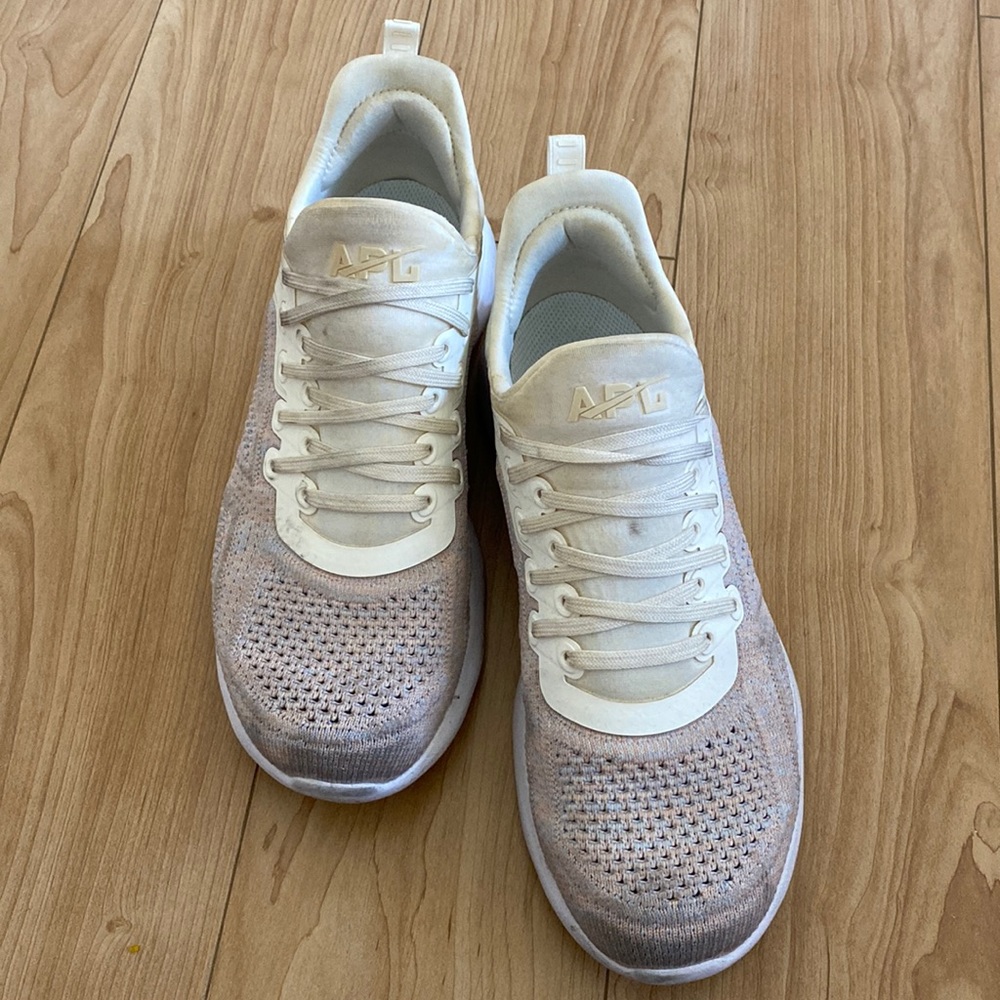APL Tracer shoes